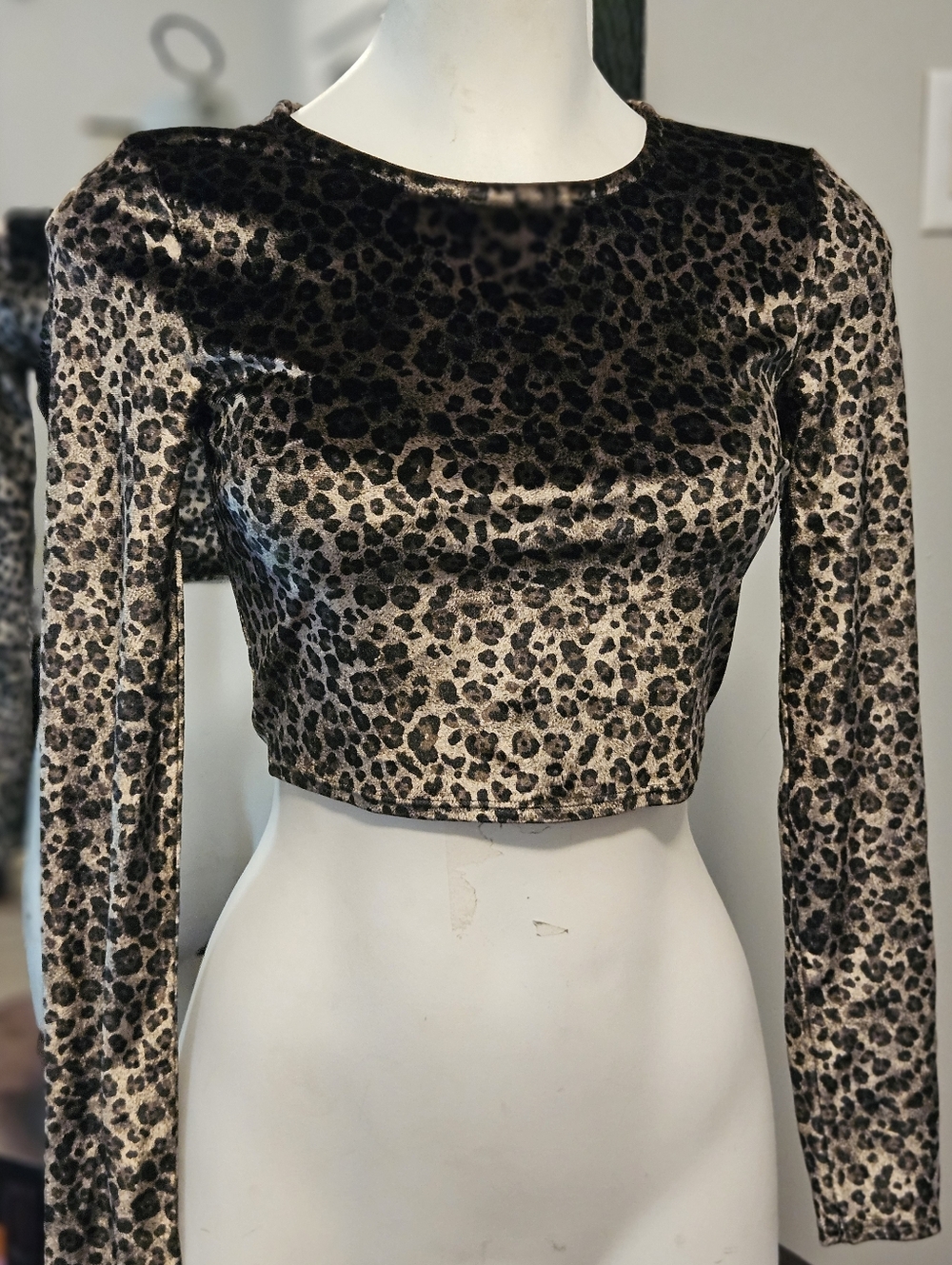 Small * TopShop * Long Sleeve Cropped Cheetah * Velvety* Stretch